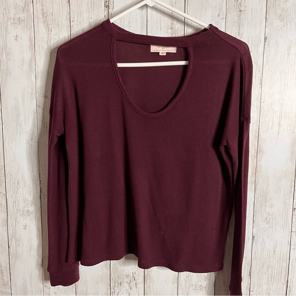 No comment medium long sleeve burgandy sweater